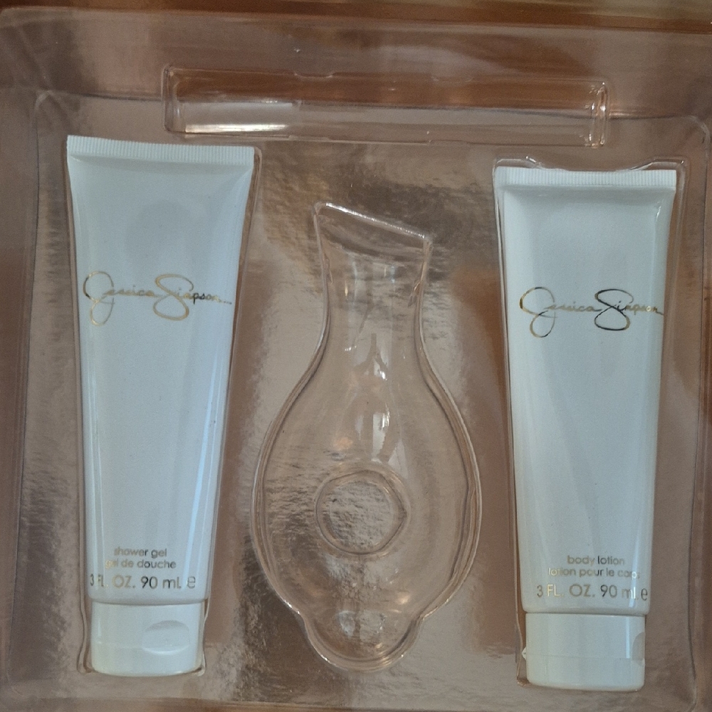 Jessica Simpson White Shower Gel and Body Lotion Set